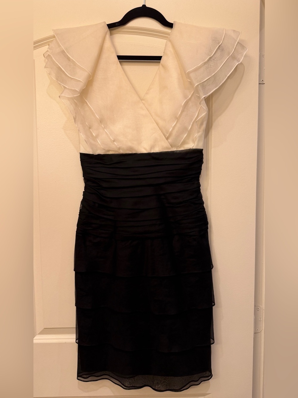 VNTG Tadashi Shoji Silk 2-Tone Colorblock Cocktail Dress Cream & Black Size 10